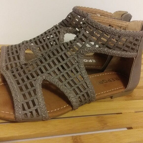๐ฅ Stylish & Comfy! REPORT Gabin Gladiator Sandals Taupe Size 8.5 ๐กโจ - Picture 3 of 11
